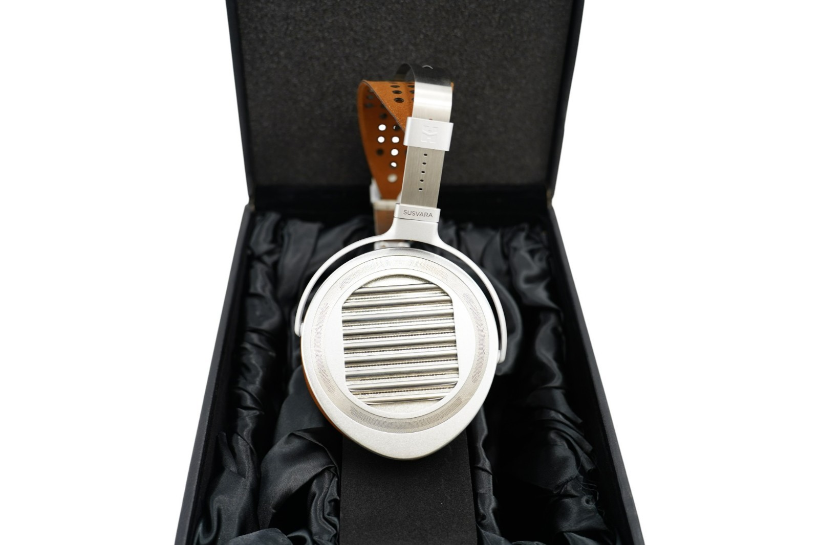 HiFiMAN Susvara Unveiled Over-Ear Full-Size Planar Magnetic Headphones