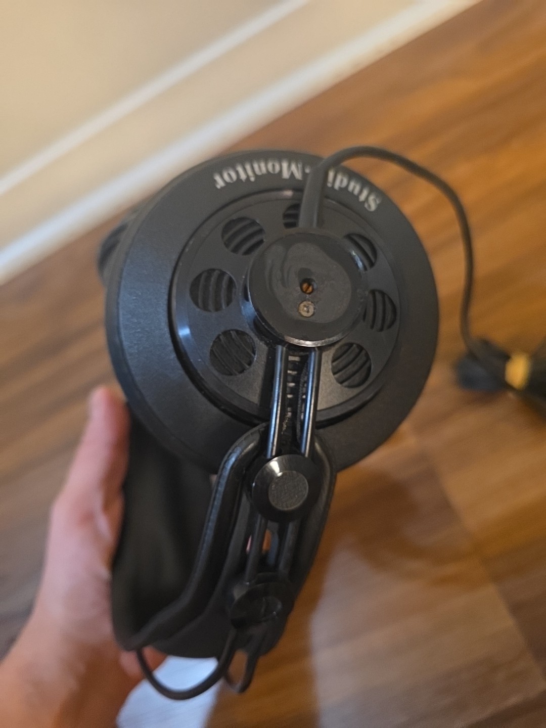 AKG STUDIO MONITOR HEADPHONES