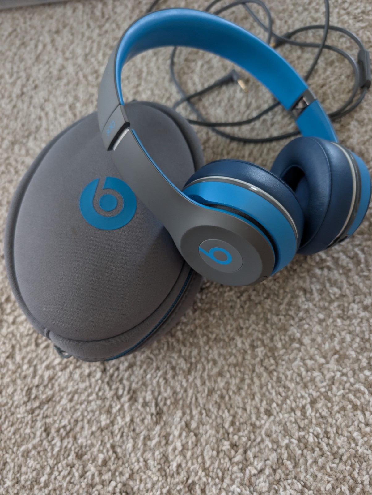 Beats by Dr. Dre Solo 2 Wired On-Ear B0518 Headphones With Cable And Beats Case