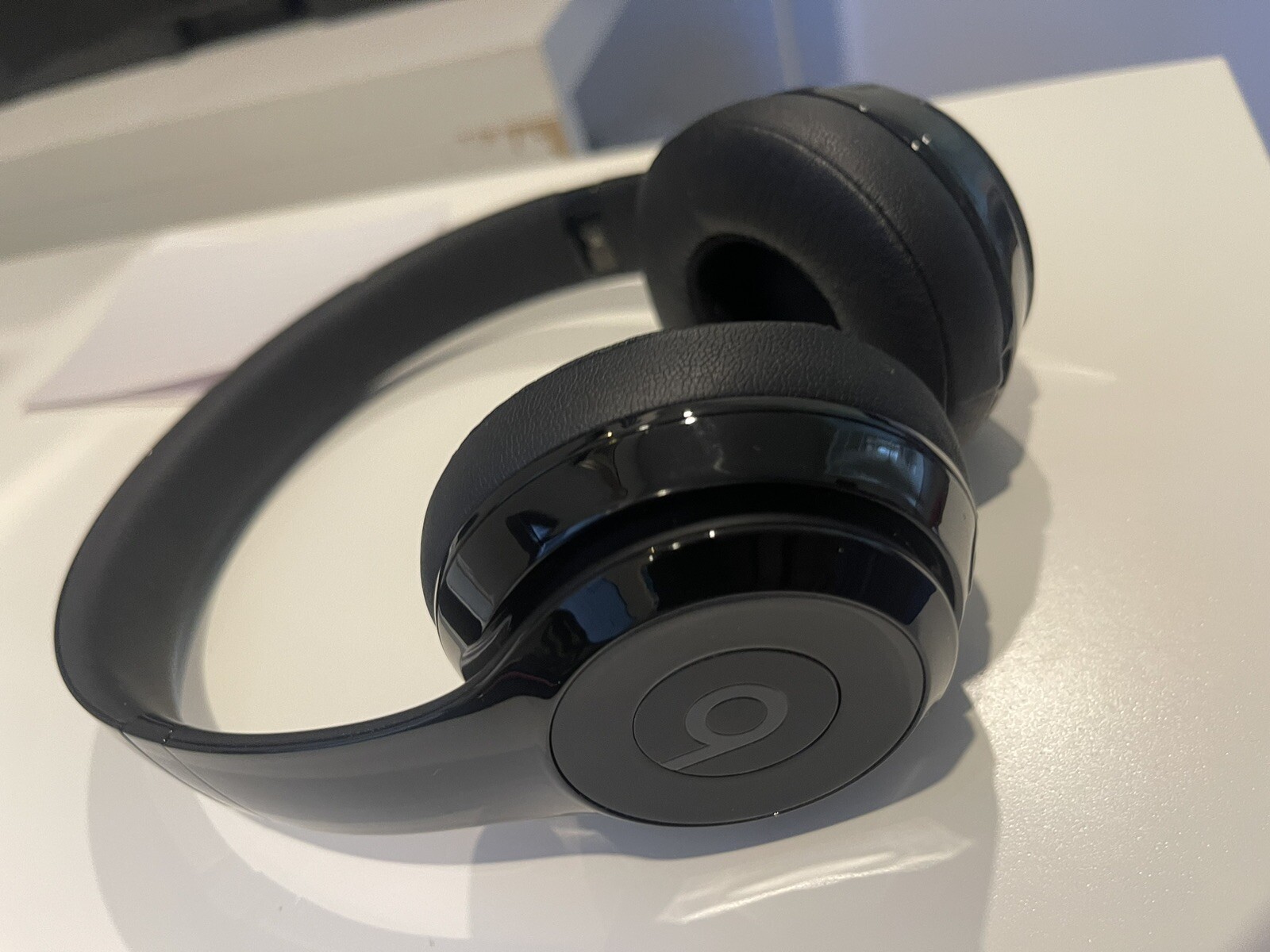 Beats by Dr. Dre Beats Solo3 Wireless On-Ear Headphones – Gloss Black A1796