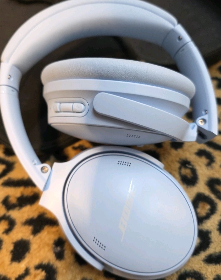 BRAND NEW 25 BOSE BLUE ONE HEADPHONES