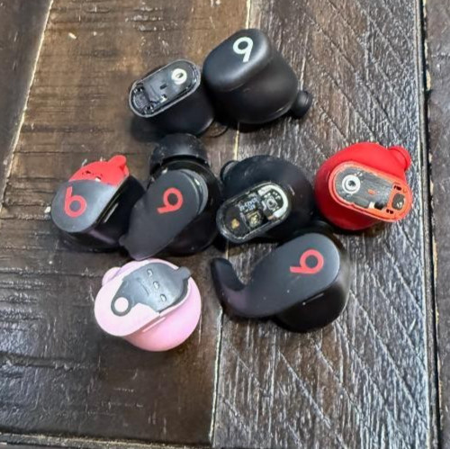LOT OF 8 BEATS Earbuds – 4 Beats Fit Pro / 3 Studio Buds + / 1 SOLO BUDS LEFT