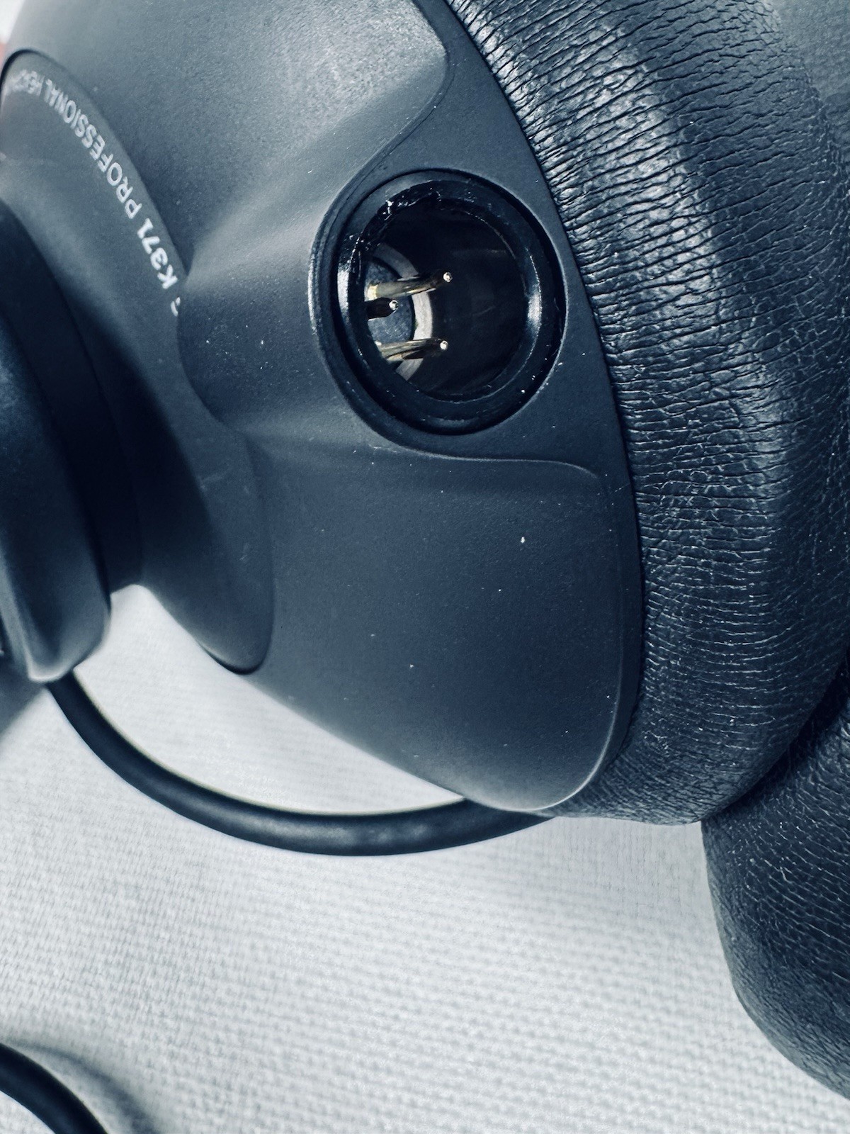 AKG K371 Over-Ear Closed-Back Pro Studio Headphones 50MM Drivers 3 Cables Bag