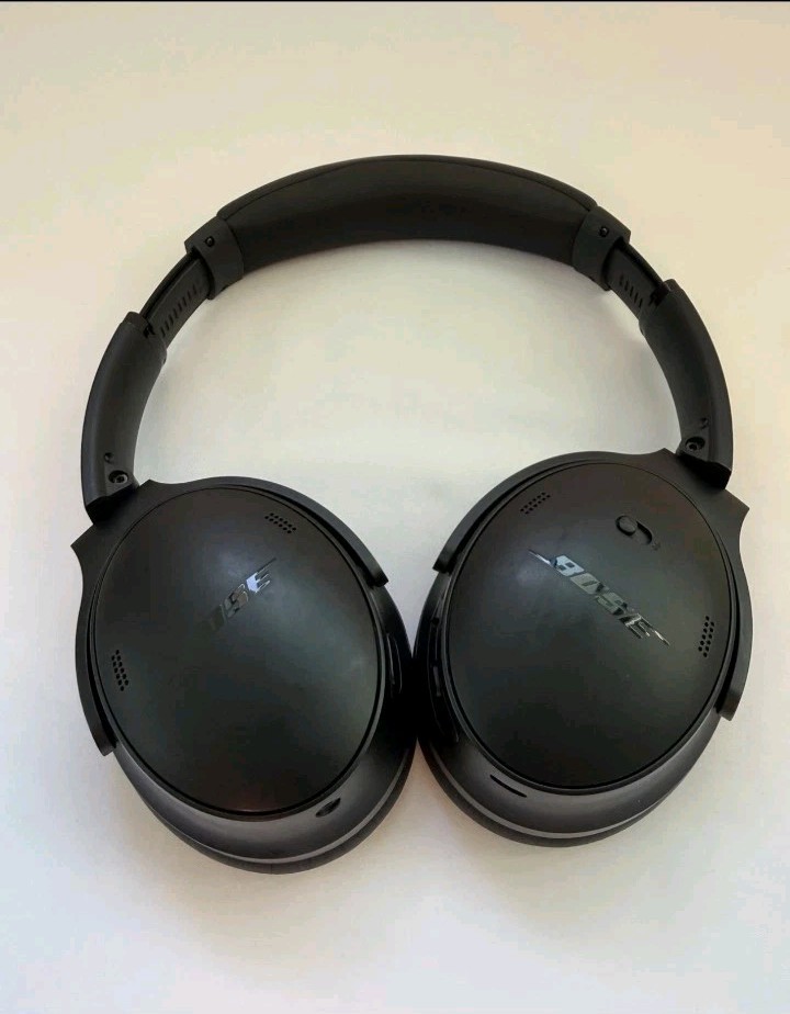 Bose QuietComfort 2023 Great Cond.- Noise Cancelling Over Ear Headphones – Black
