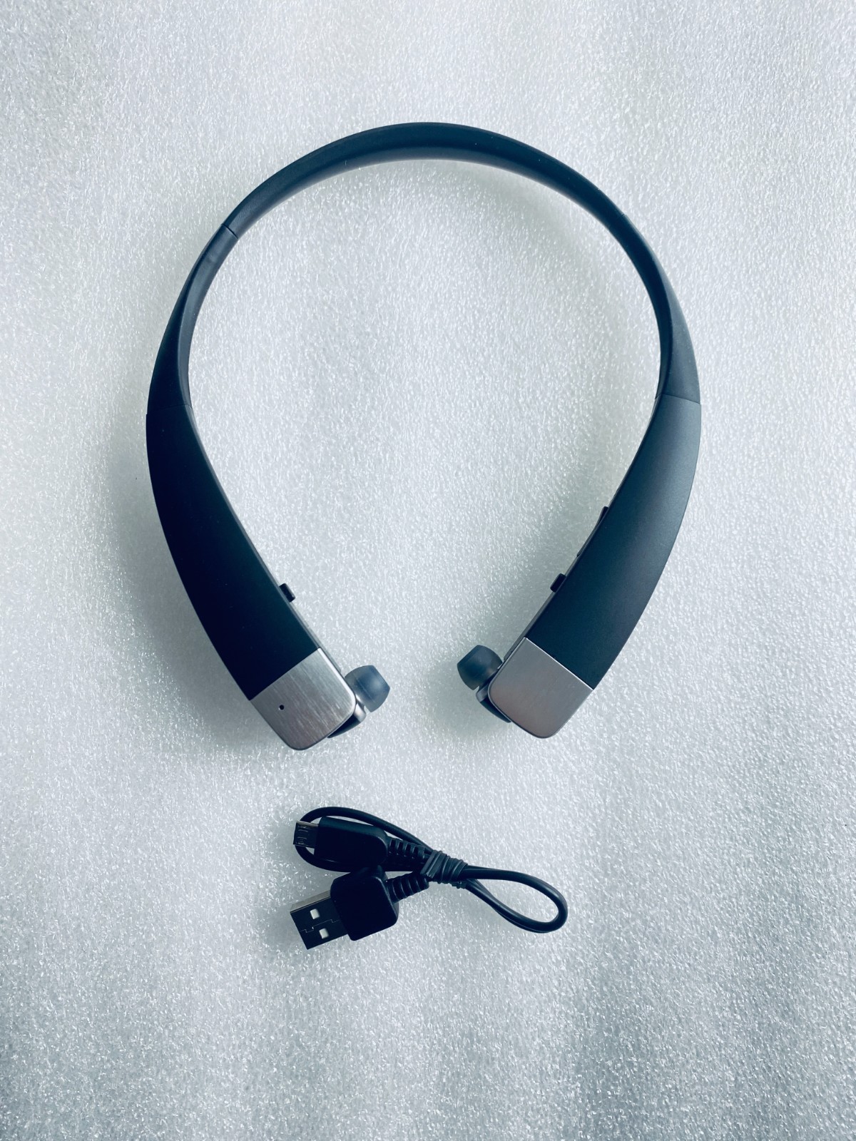 Lot Of 2 Insignia Wireless Bluetooth In-Ear Headset W/Microphone, NS-CAHBTEB02-B