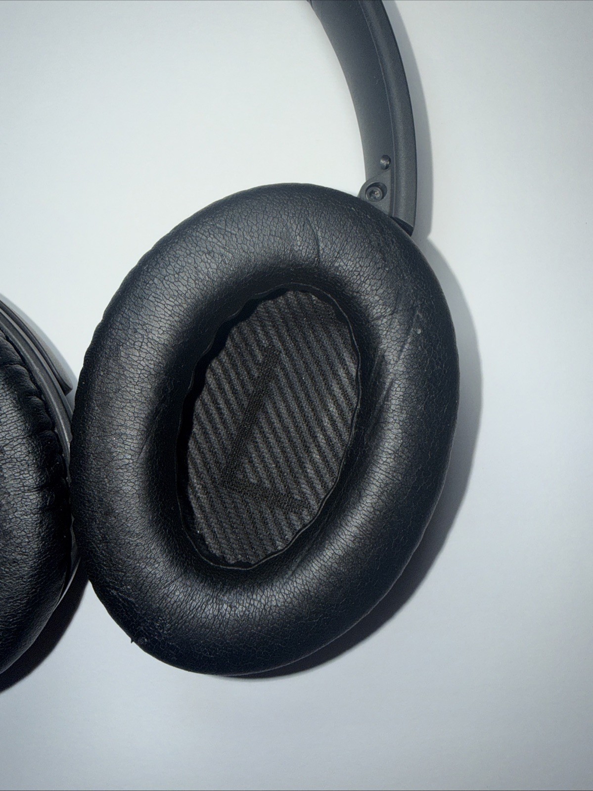 Bose QuietComfort 35 Wireless Noise Cancelling Headphones – Series I – Black