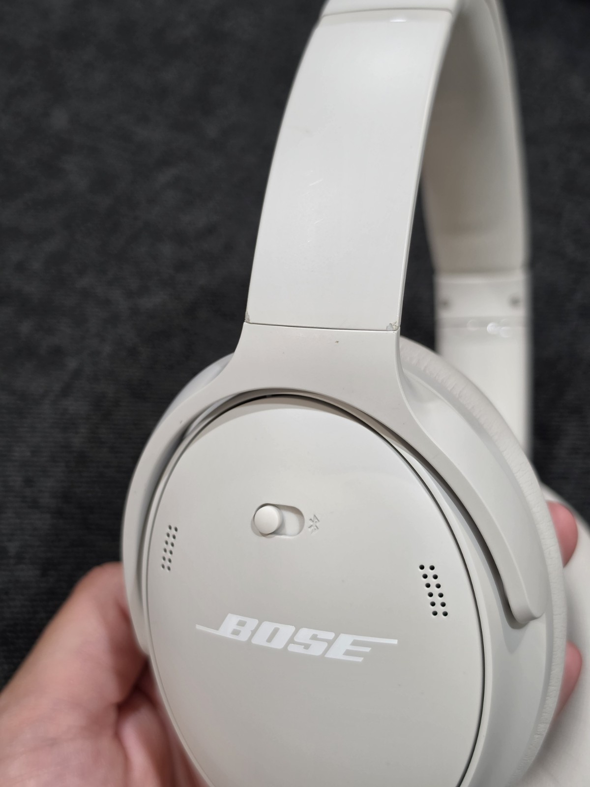 Bose QuietComfort Wireless Over-Ear Headphones – White Smoke
