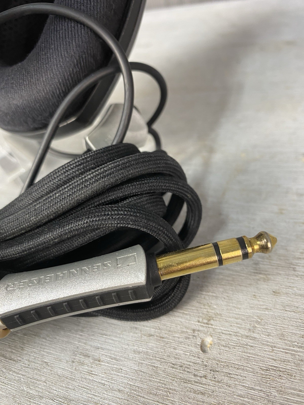 Sennheiser HD 700 Over The Ear Headphones Wired Vibration Damping 10Hz – 42kHz