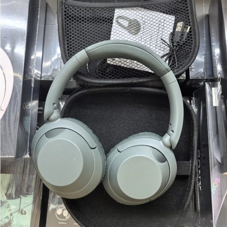 ULT WEAR 900N Wireless Noise Canceling Bluetooth Headphones Forest Gray.