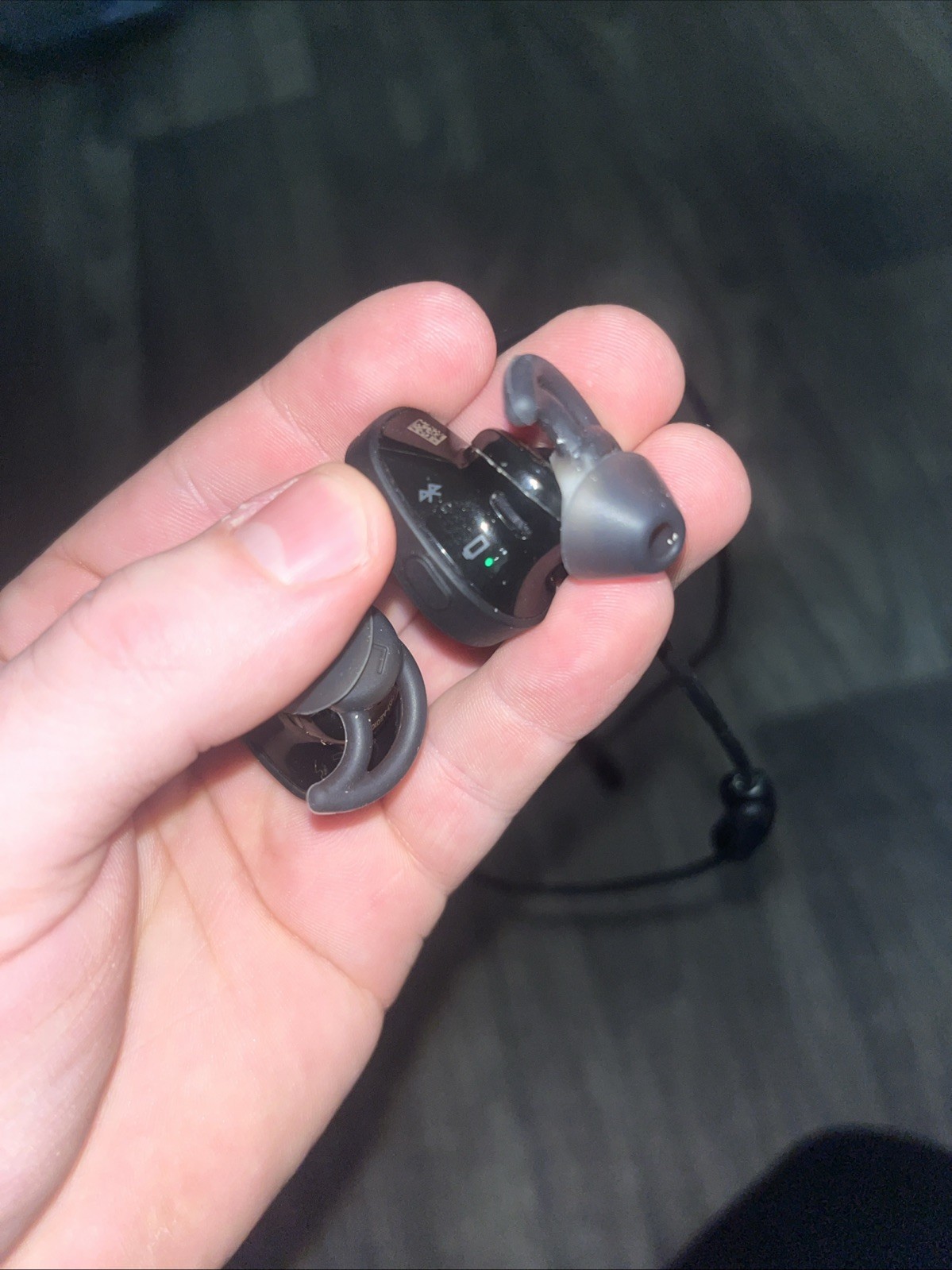 Bose 761529-0010 SoundSport Wireless in Ear Neckband Headphones Black + Extras