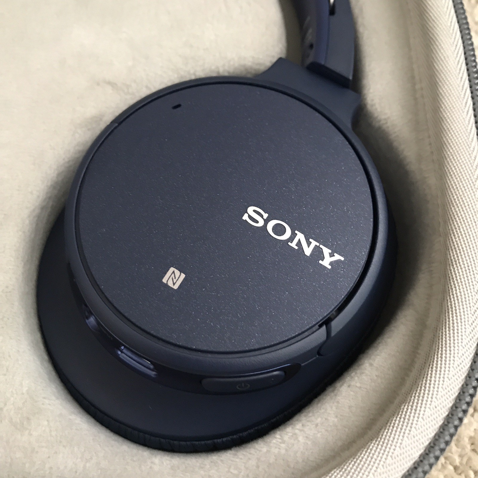 SONY WH-CH700N Wireless Noise Canceling Bluetooth Headphones Blue with Case