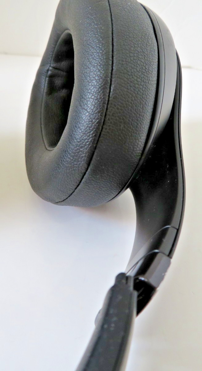 Beats by Dr. Dre Beats Studio3 Wireless Noise Cancelling Black ( Please Read )