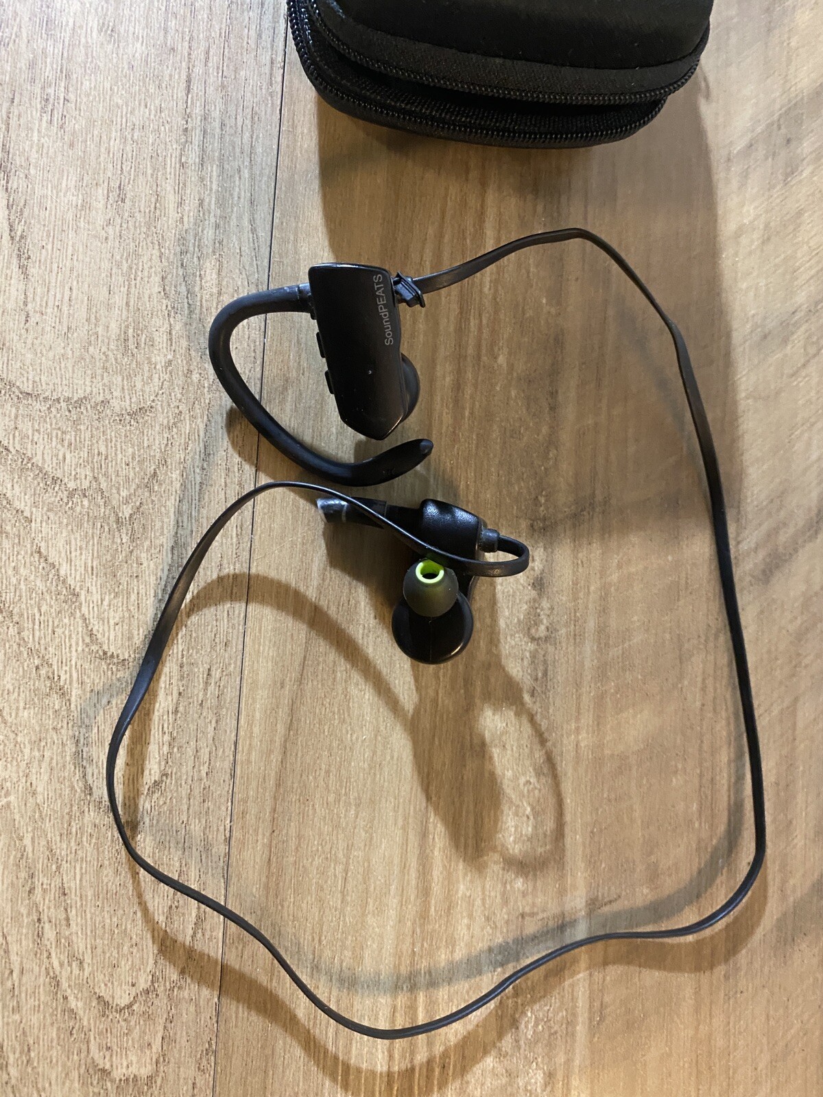 Sound Peats wireless earbuds, with case
