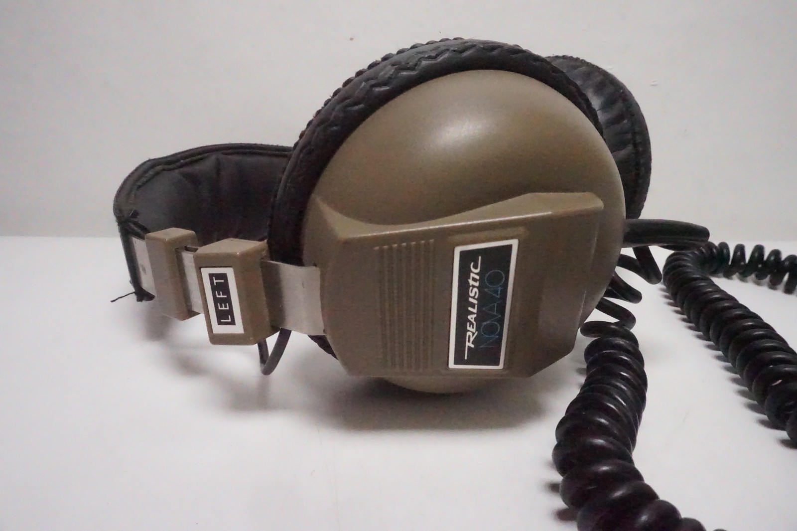 Vintage Realistic Nova 40 Wired Over-Ear Headphones Stereo Headset Brown Black