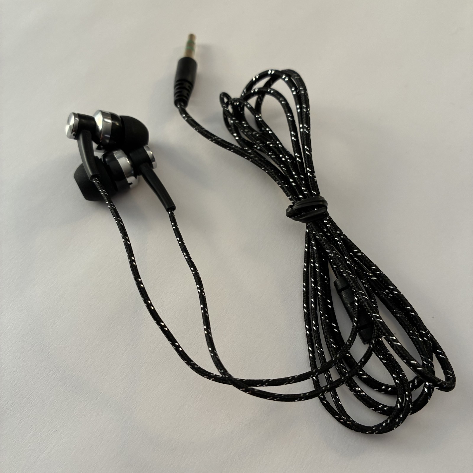 Black In-Ear Earbuds Stereo Tangle Free Braided Cable Cord Quality Sound Bass