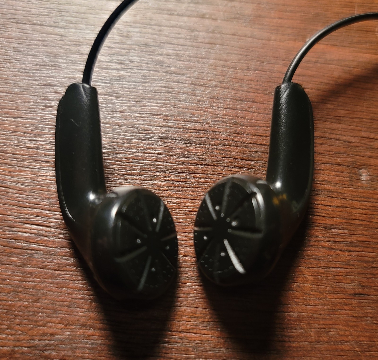 Unbranded Earphones Earbuds Black Corded 3.5mm Jack Old School