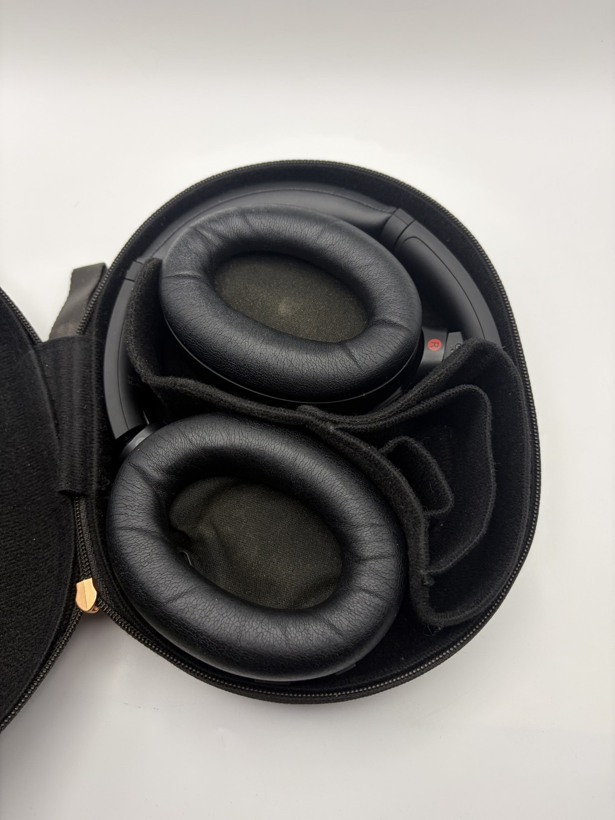 Sony WH-1000XM4 Black Wireless Noise Cancelling Over-the-Ear Headphones + Case