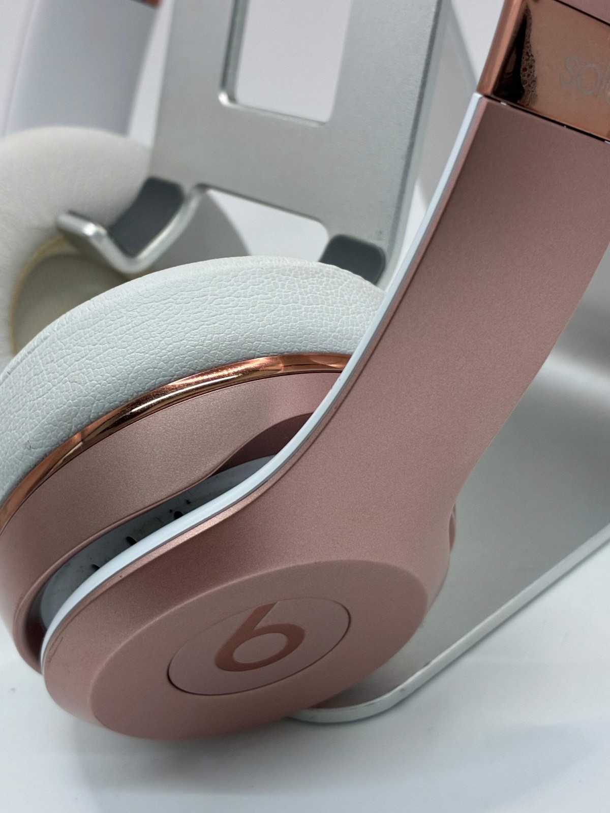 Beats Solo 3 Headphones Pink w/ Carrying Case – Used B