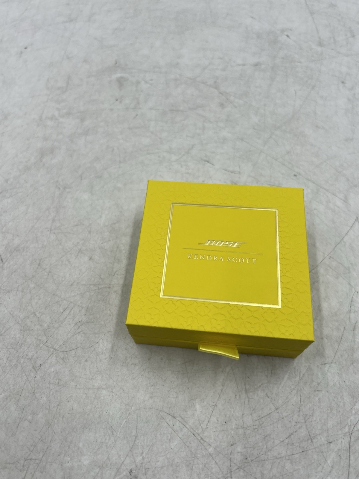 Bose x Kendra Scott Ultra Open Earbuds Mother of Pearl