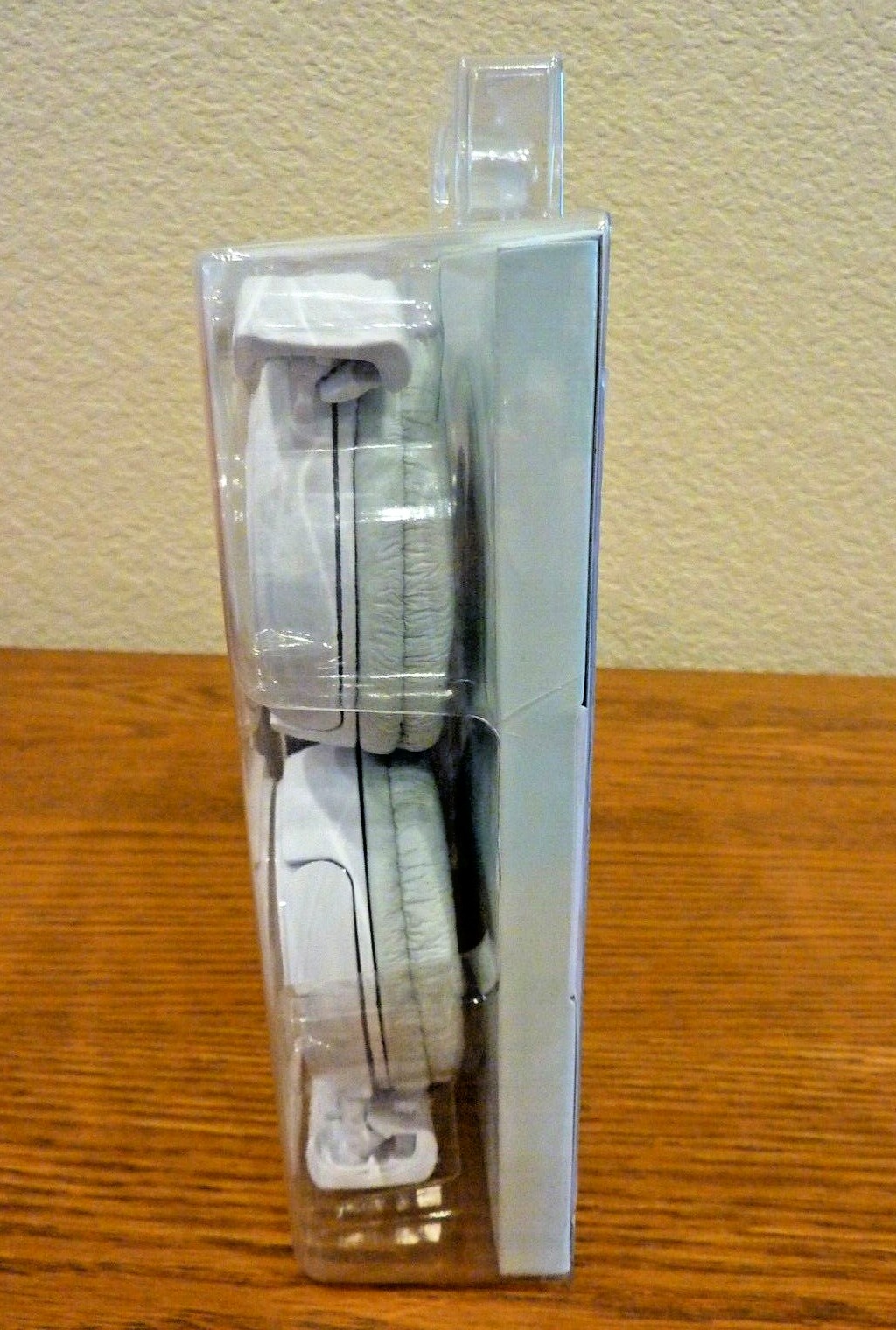 Sony Stereo Headphones MDR-ZX110 White Compact Folding Cable 1.2m Sealed NIP