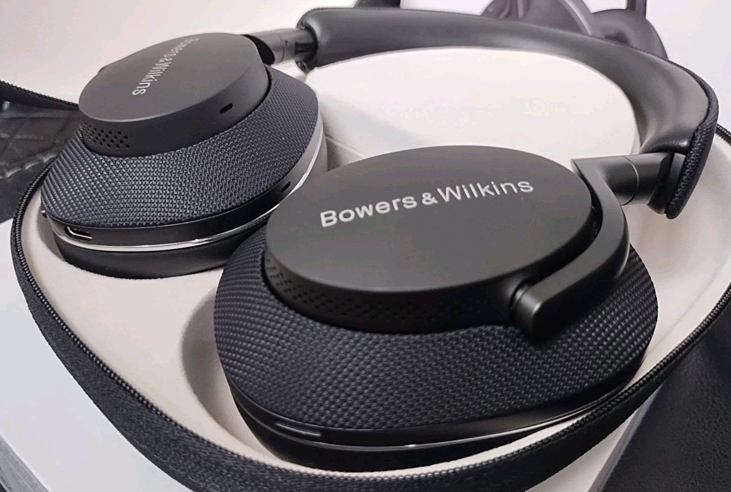 So Clean Bowers & Wilkins Px7 S2 Over-Ear Headphones Advanced Noise Cancellation