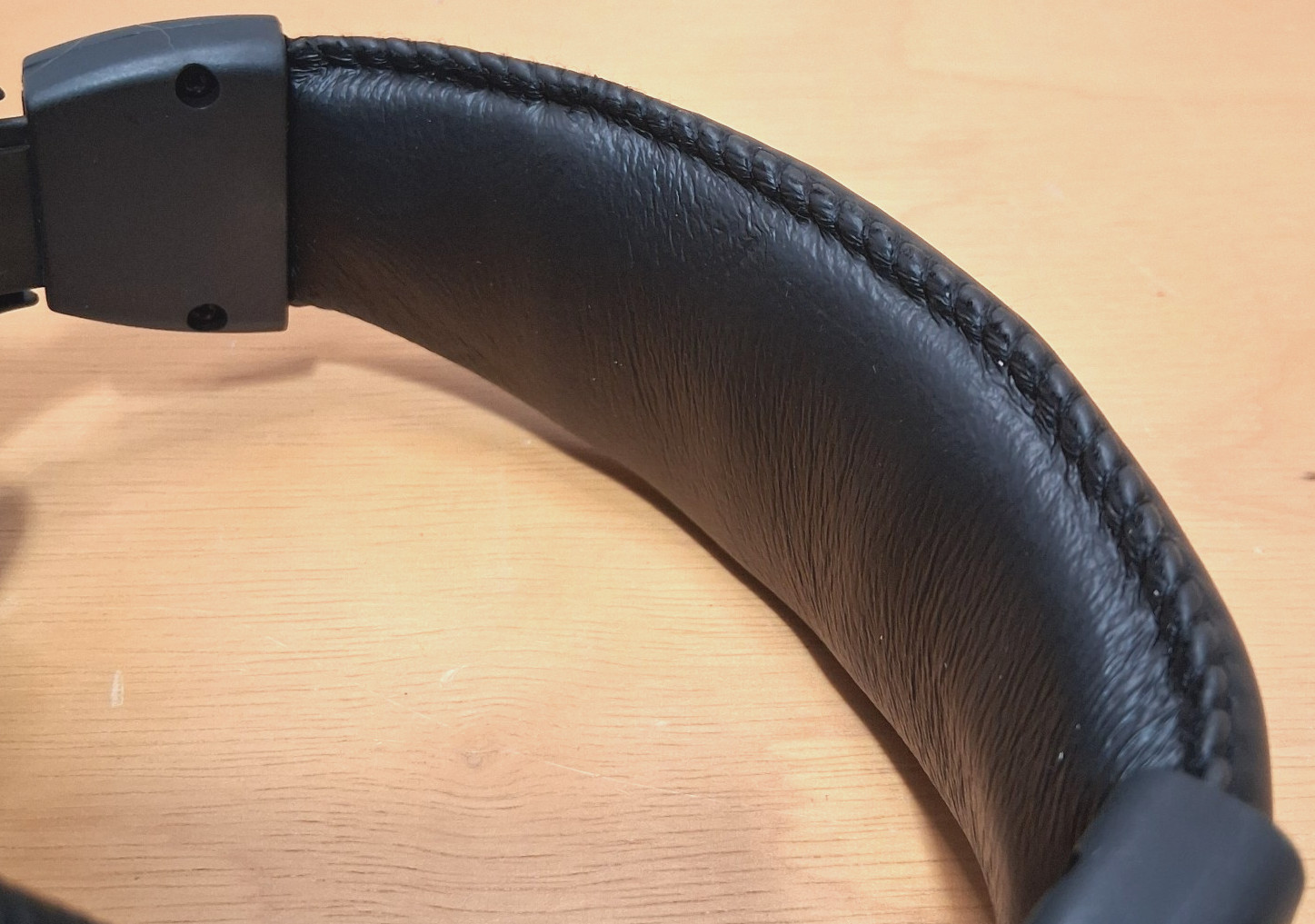 QTY 6 – HP – Wired Headphones – w/ Volume Control – 504085-001 – New in Open Box