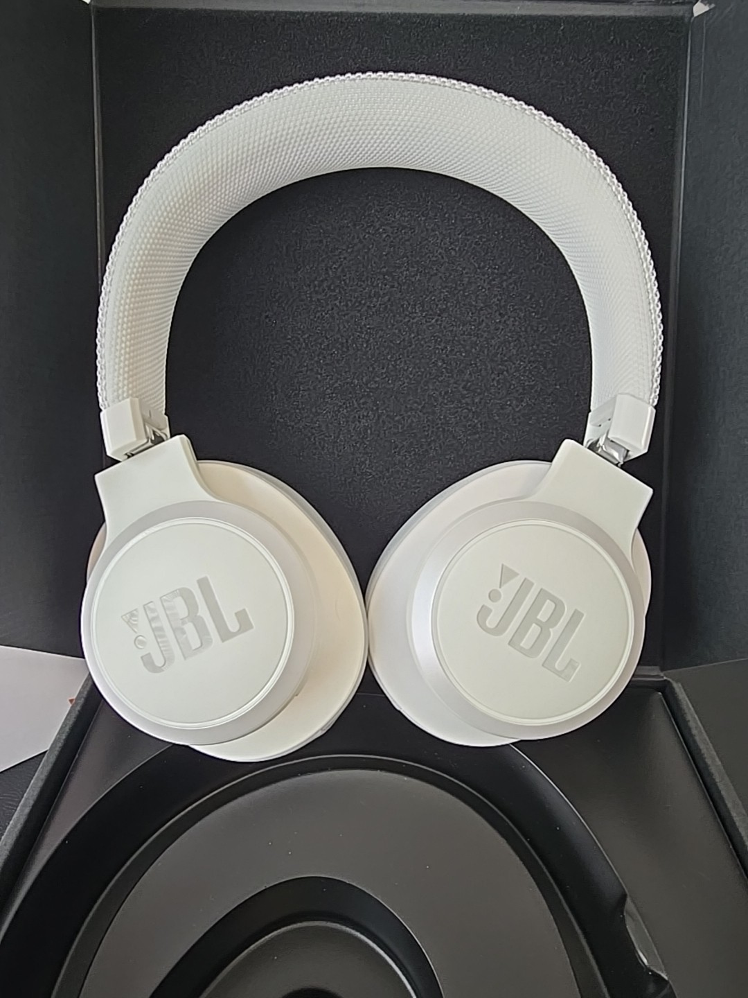 JBL LIVE 500BT Wireless Bluetooth Over-Ear Headphones with Built-in Microphone