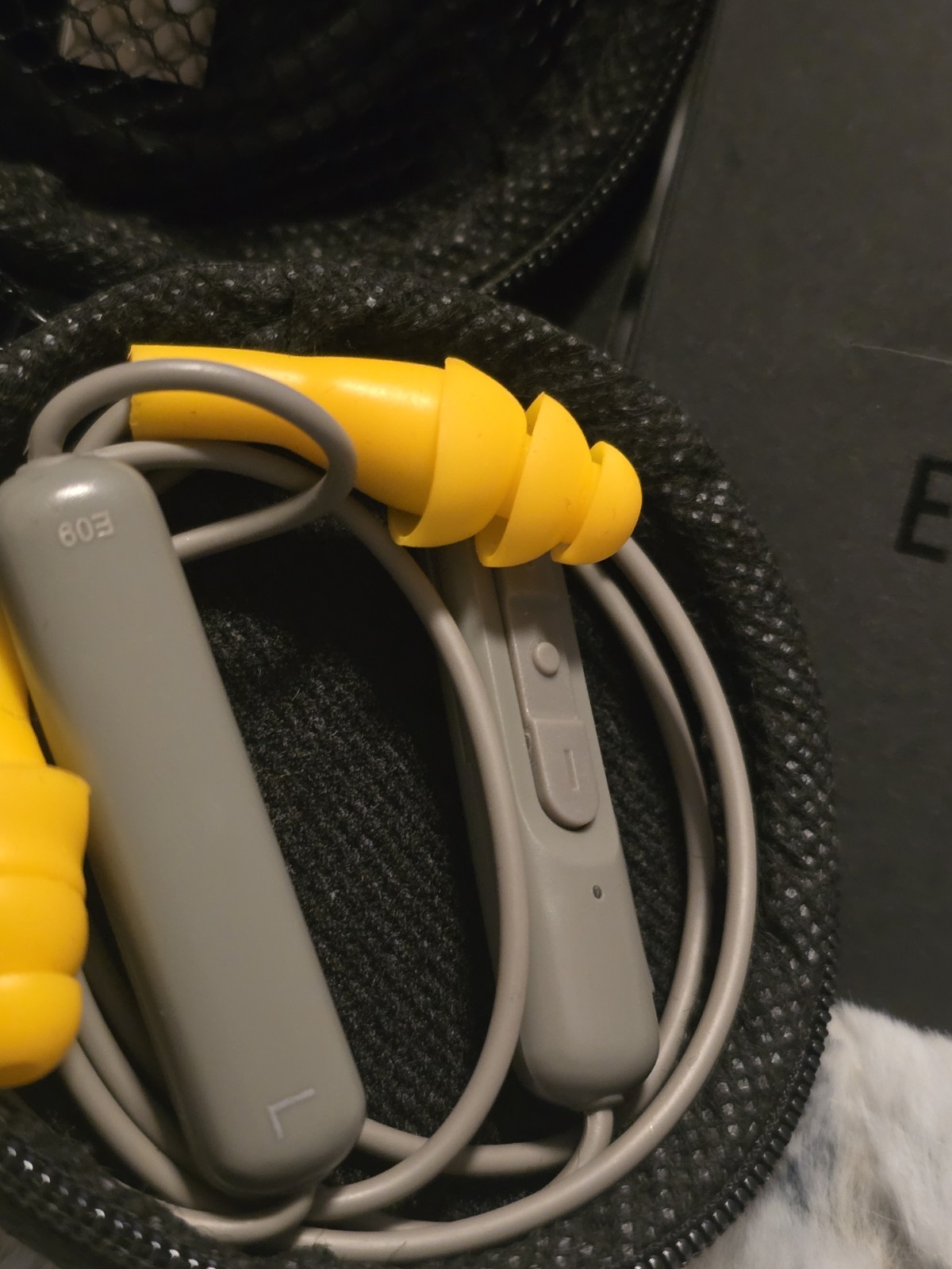 Elgin Ruckus Wireless Bluetooth Earplug Headphones 25 dB Noise Isolating Earbuds