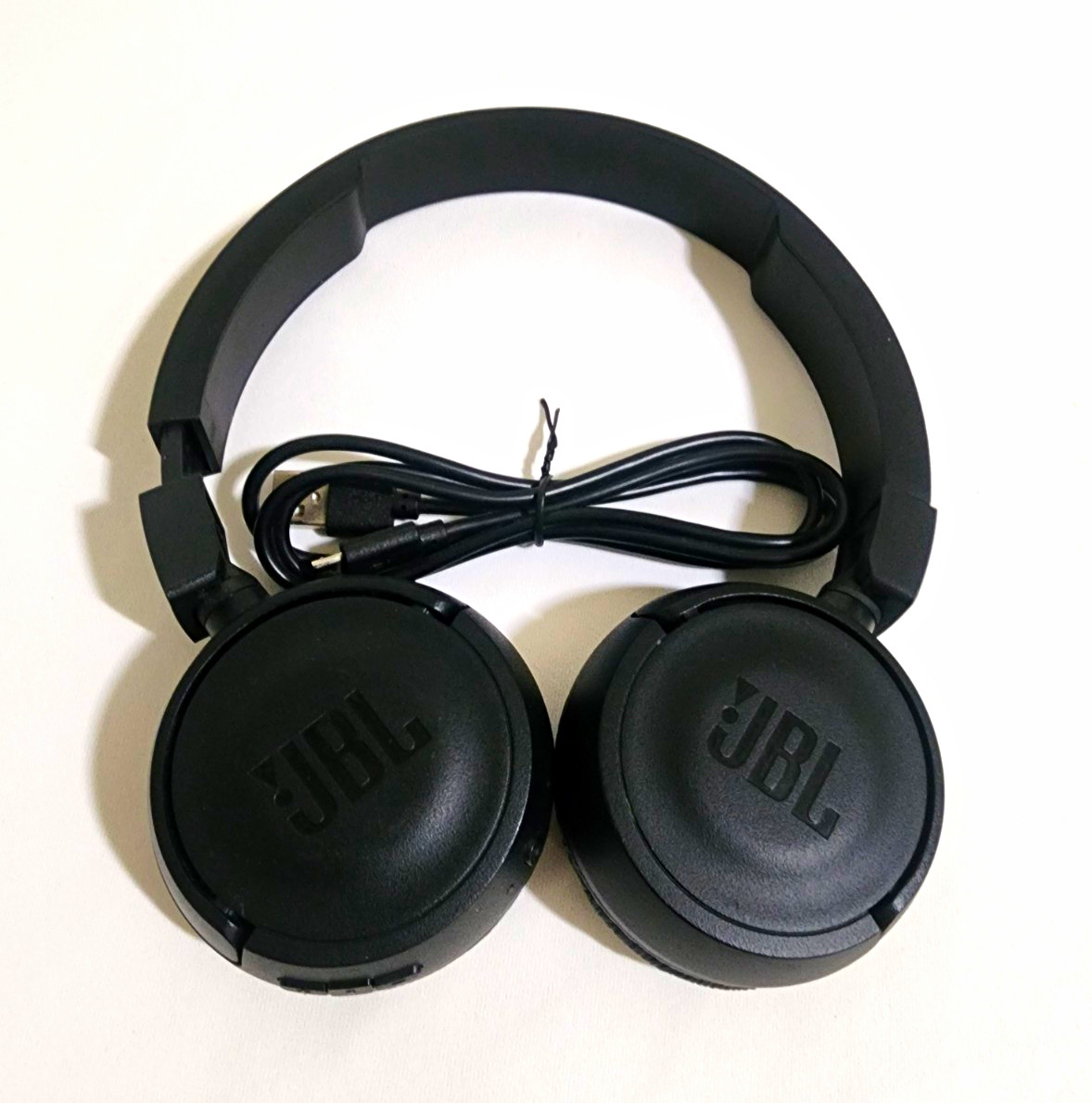 JBL Wireless Bluetooth Adjustable Headphones With Charger Cord