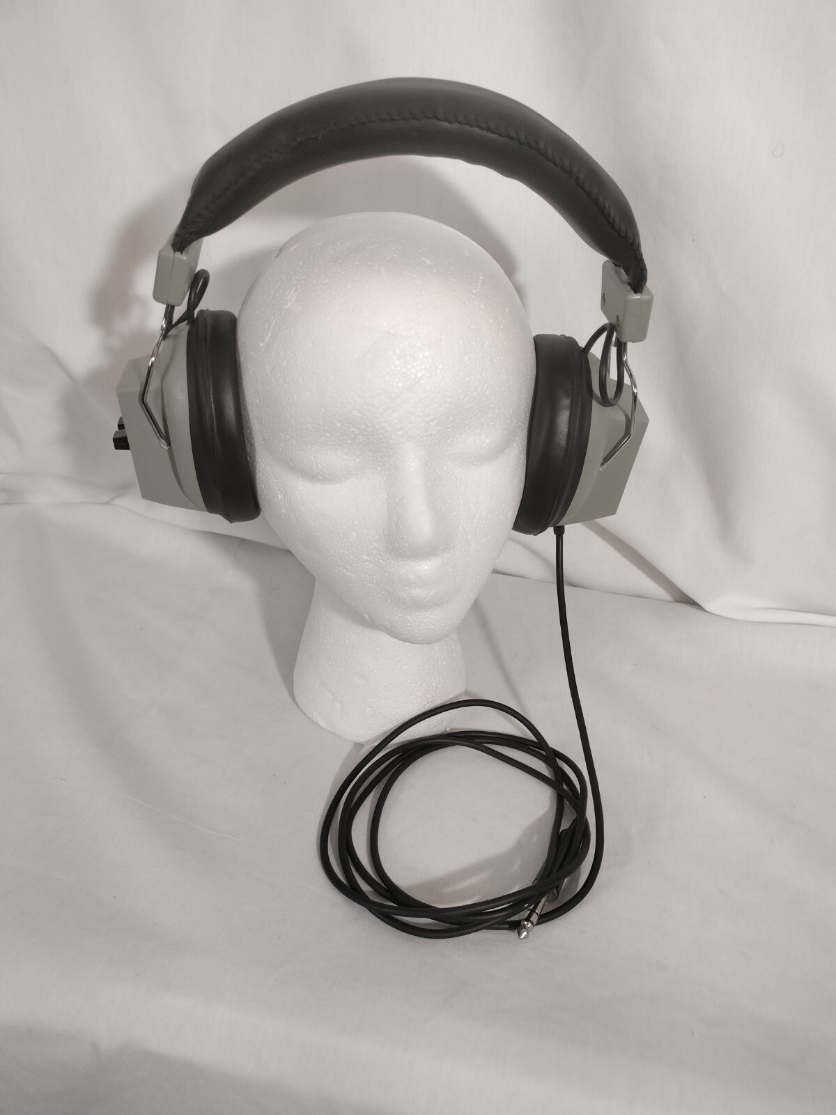 Vintage Realistic Nova 16 Stereo Headphones 8 ohms Dual Volume Control Korea