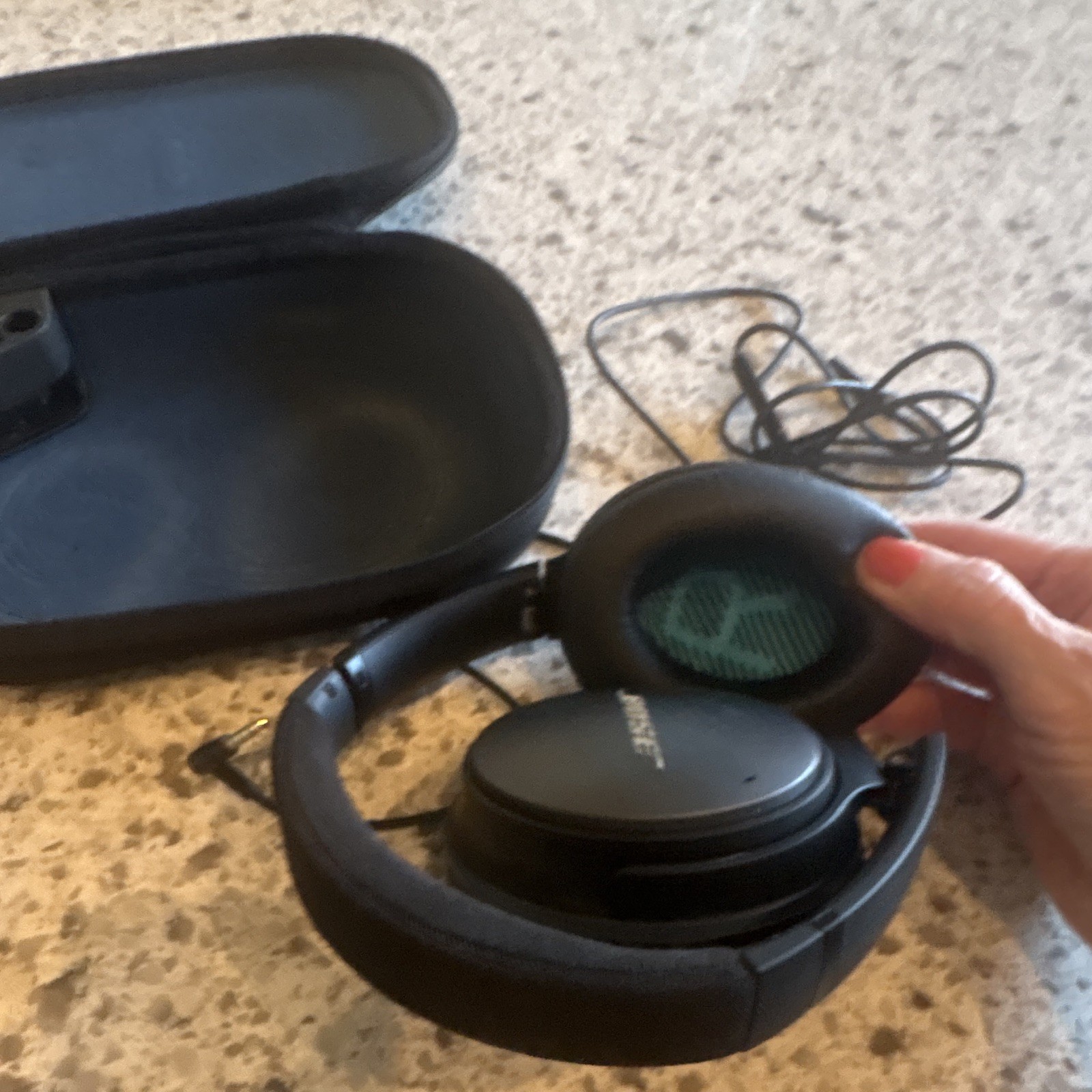 Bose Black Over-Ear Wired 3.5mm Headphones Adjustable Headband w/ Case
