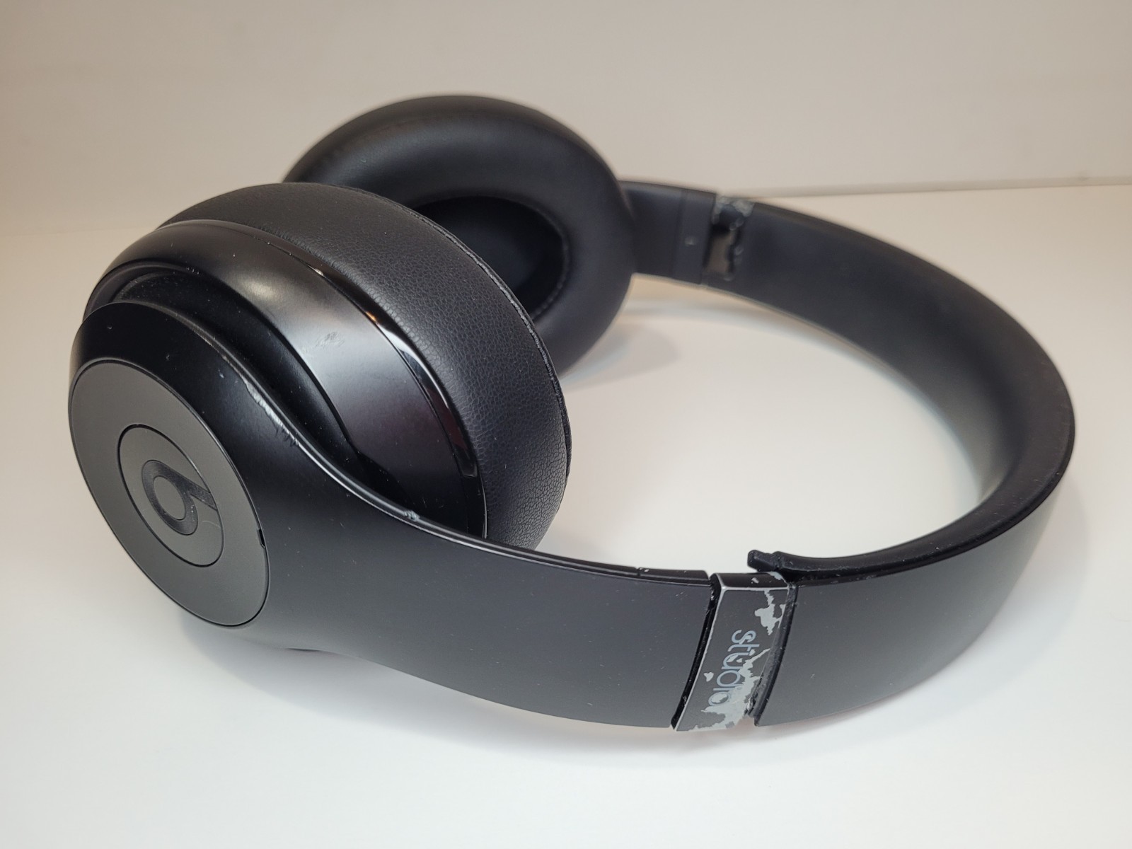 Beats By Dr. Dre Studio 2.0 Wireless Headphones B0501 w Case – Needs New Hinge
