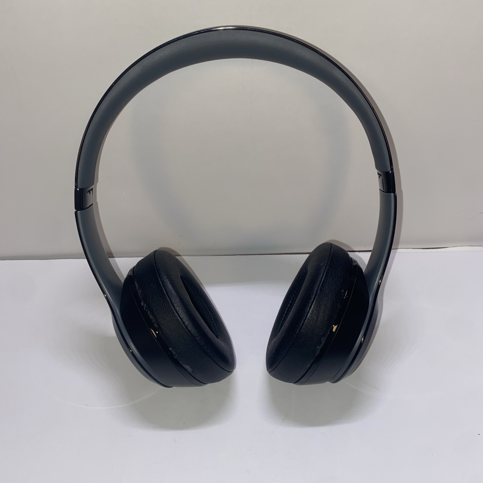 Beats by Dr.Dre Solo 2 Wireless On-Ear Headphones Black And Red
