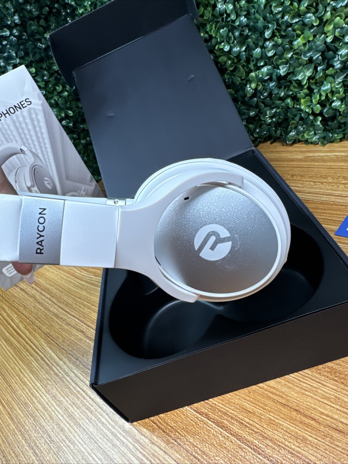 Raycon RBH820-WHI The Everyday Over-Ear Noise-Canceling Headphones – White