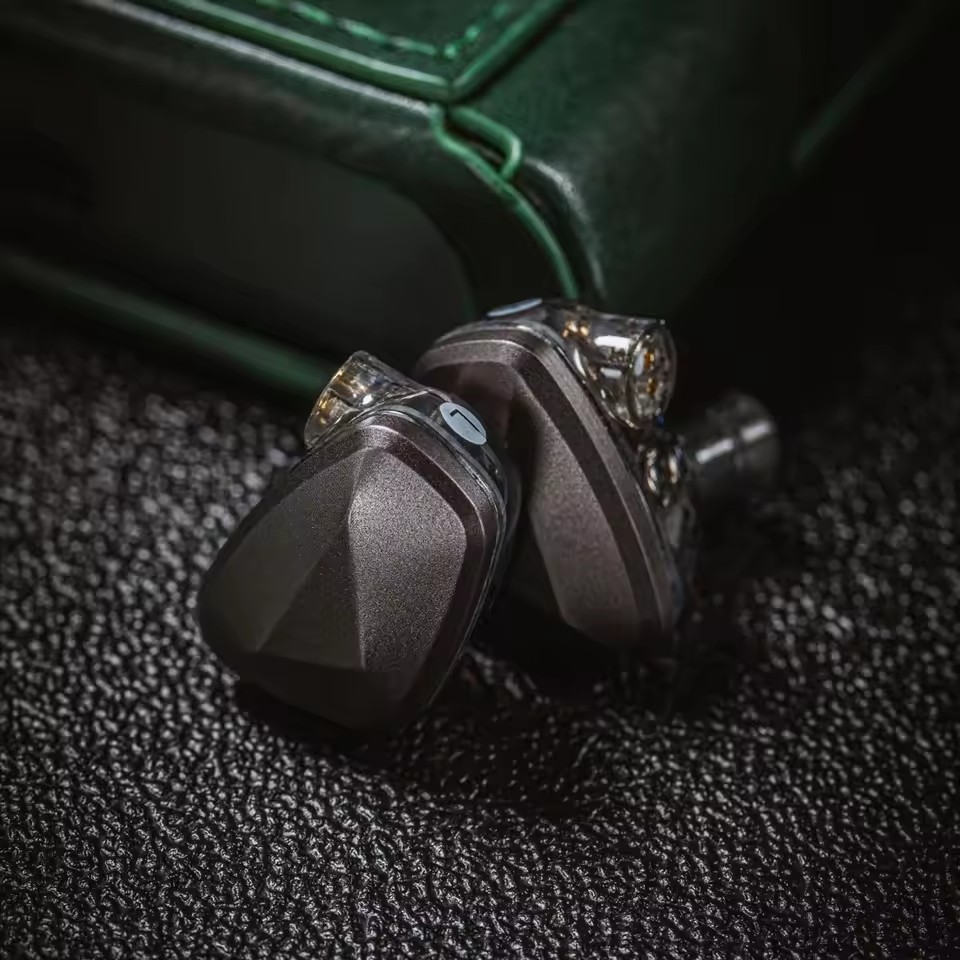 Astrotec GX100 PZT+LCP DD in-ear Monitors Earphones ,10mm Dyamic Driver