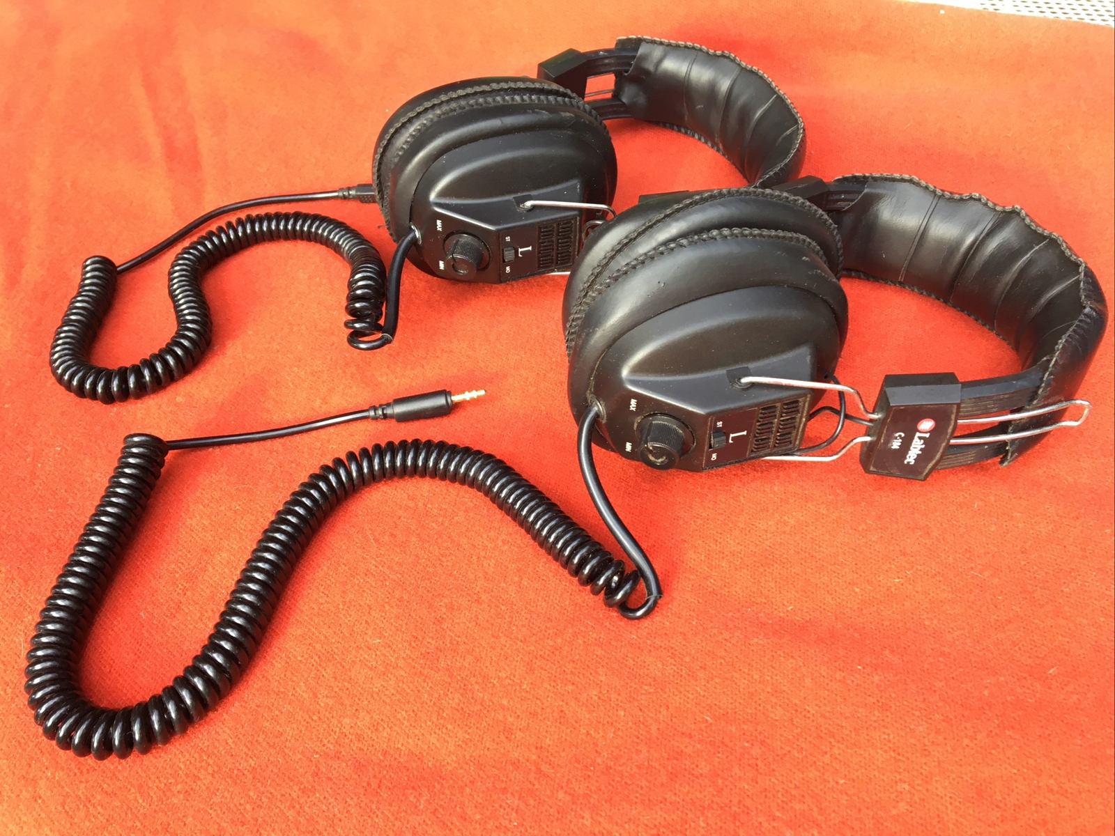 Labtec C-184 Stereo Headphones over the ear pair