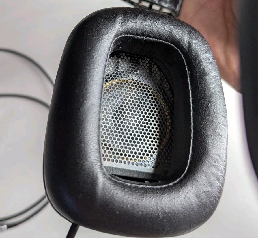 Bowers & Wilkins Over-Ear Headphones Black 3.5mm (READ)