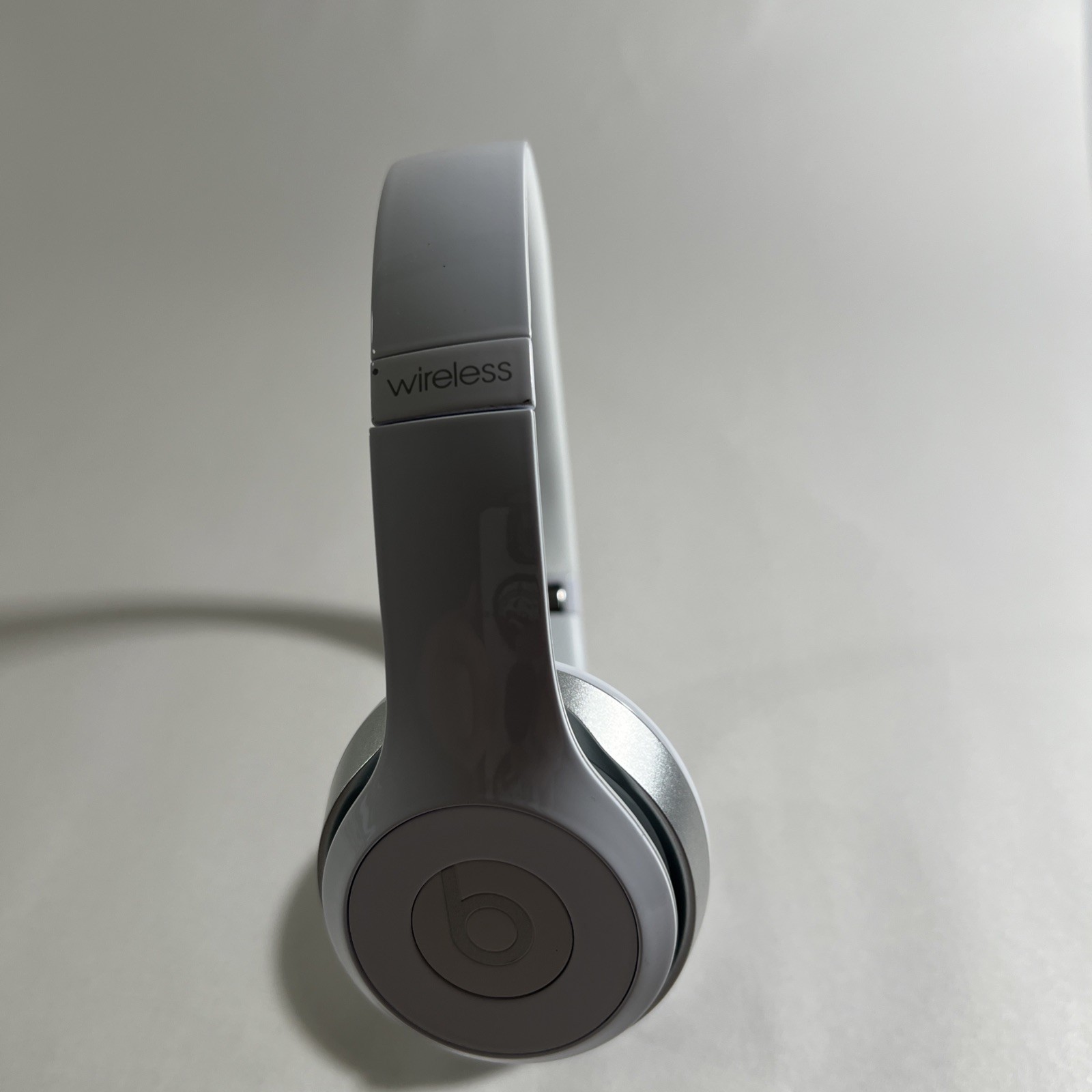 Beats by Dr. Dre Solo Wireless Bluetooth On-Ear Headphones White