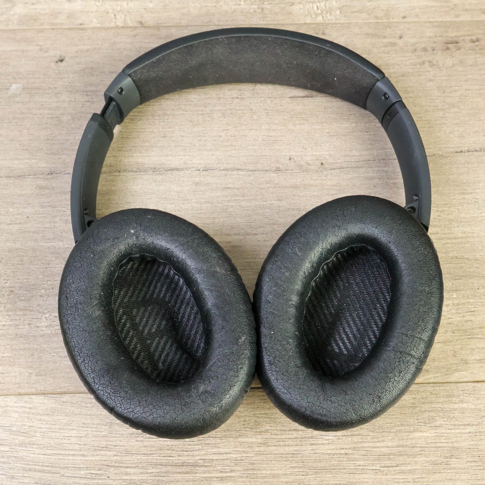 Bose QuietComfort 35 Over the Ear Wireless Headphones – Black – Works Great!