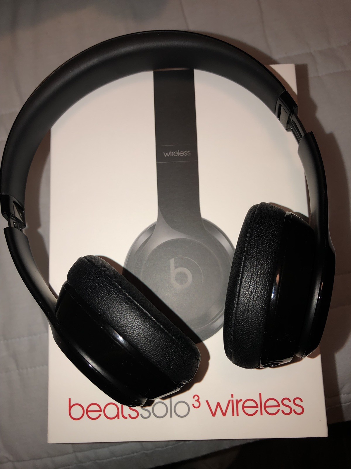 beats solo 3 wireless gloss black