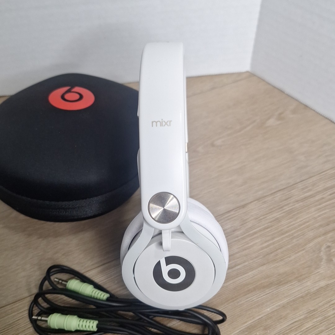 Beats Mixr Mixer Headphones White with audio cable and case