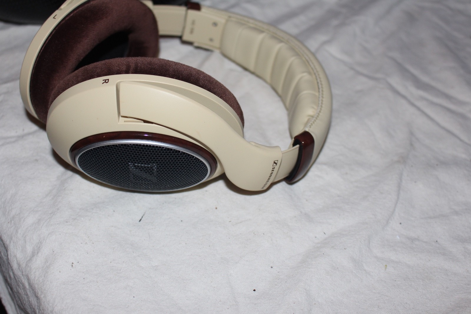 SENNHEISER HD598 Open type Headphones with case