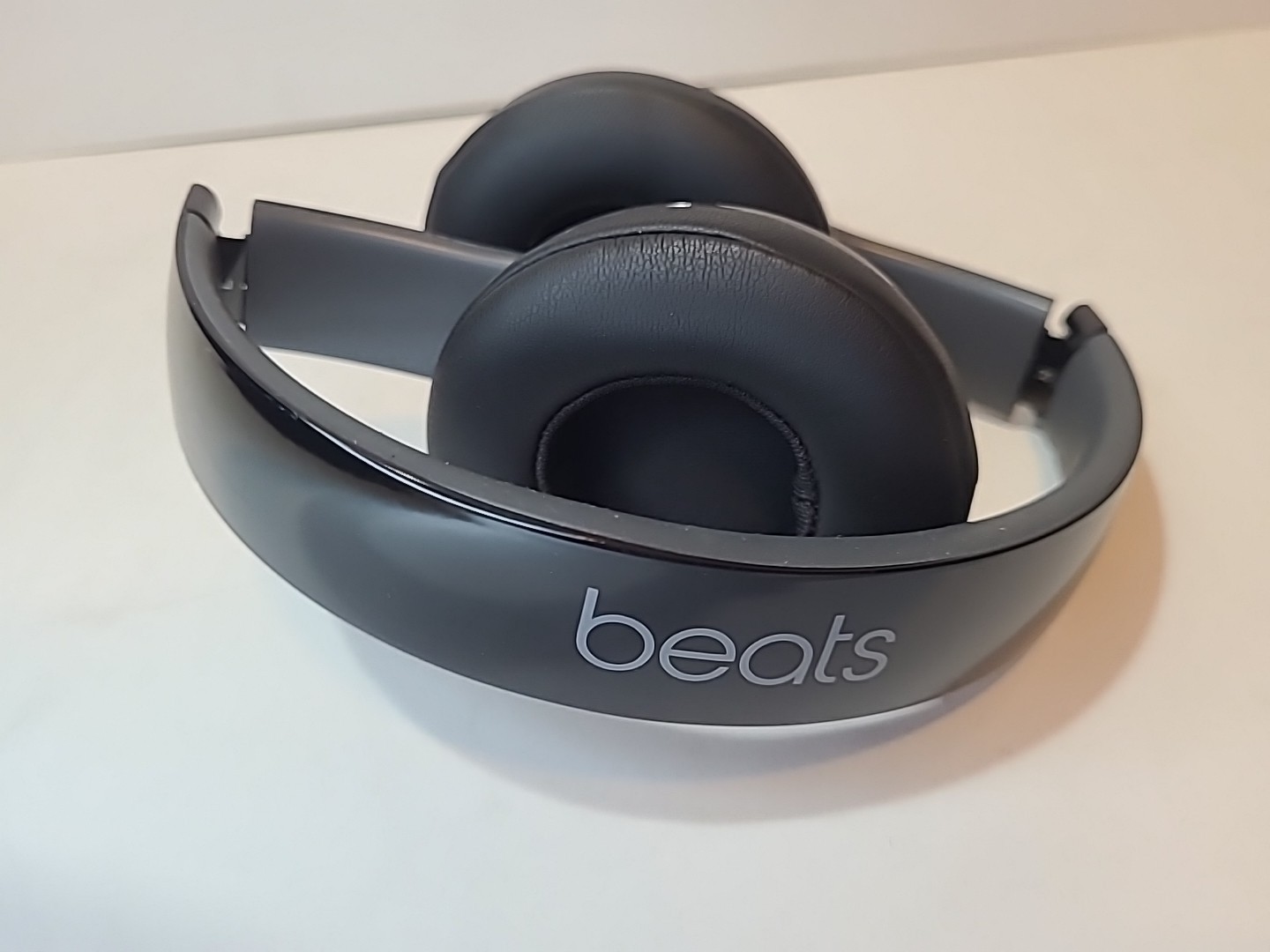 Beats by Dr.Dre Solo 2 Wireless On-Ear Headphones Black & Red – Tested – Read
