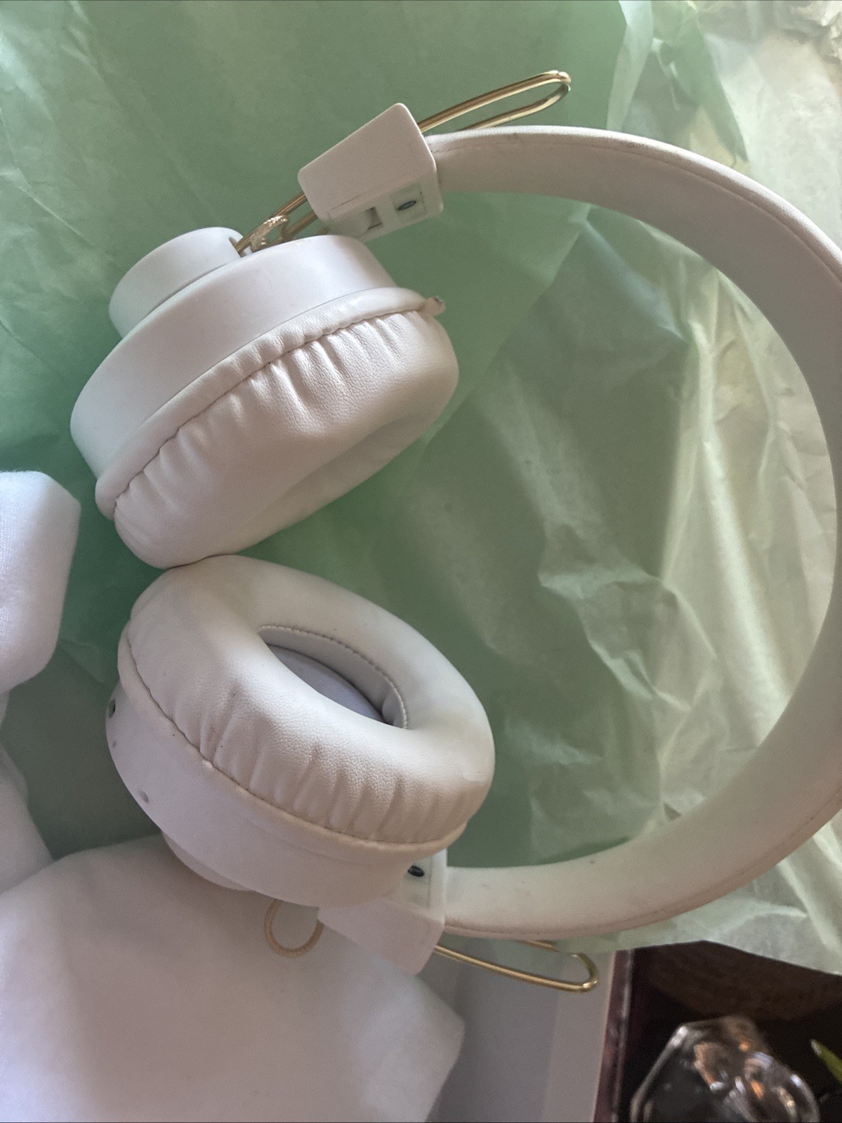 N’V BTH7 Portable Bluetooth Headphone HD Clear Sound 33ft Distance Long Battery