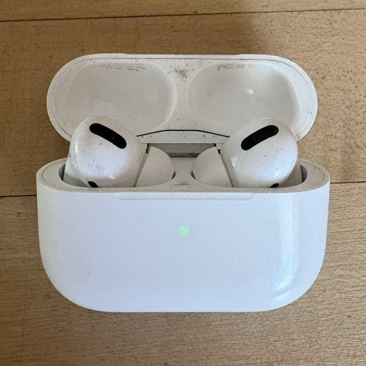Apple AirPods Pro Bluetooth True Wireless In-Ear Earbuds Built-In Mic Case White