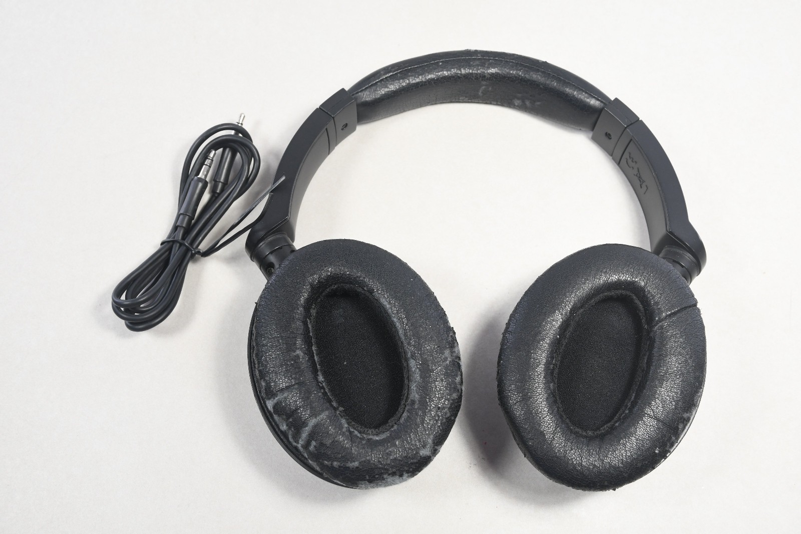audio-technica QuietPoint ATH-ANC7b Noise Cancelling Headphones+Case Bundle