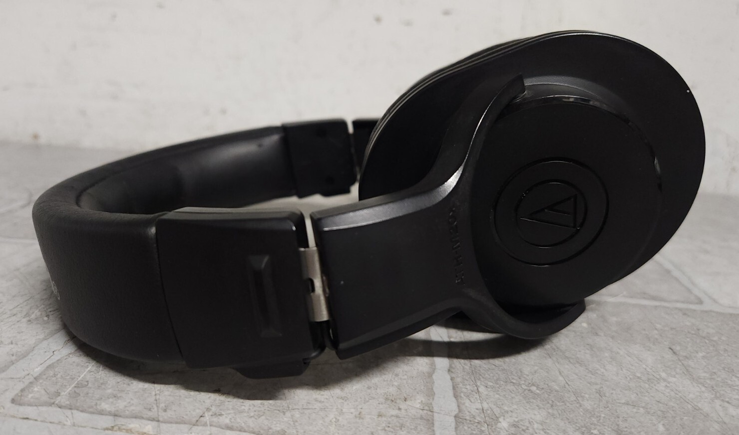 Audio Technica ATH-M20x Studio Monitor Headphones SEE PICTURES