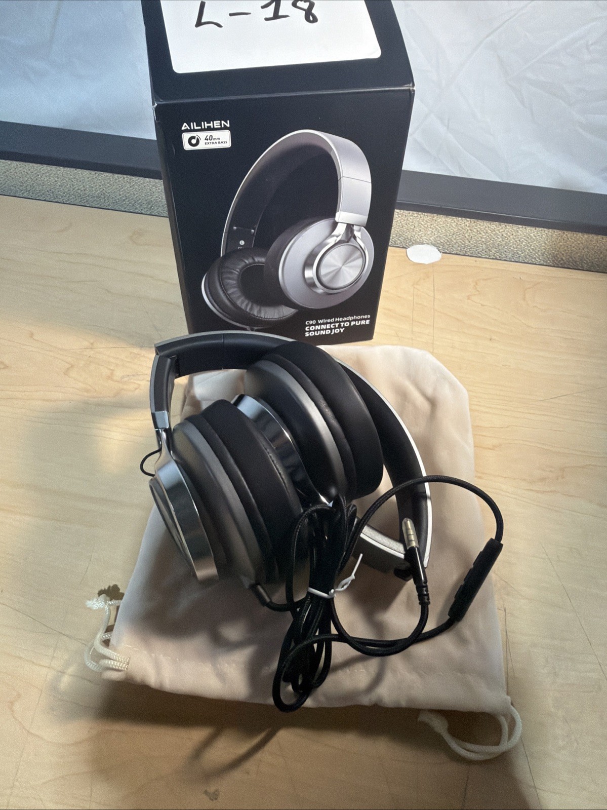 Wired Headphones with Microphone Volume Control, Noise Isolating Over Ear Hea…