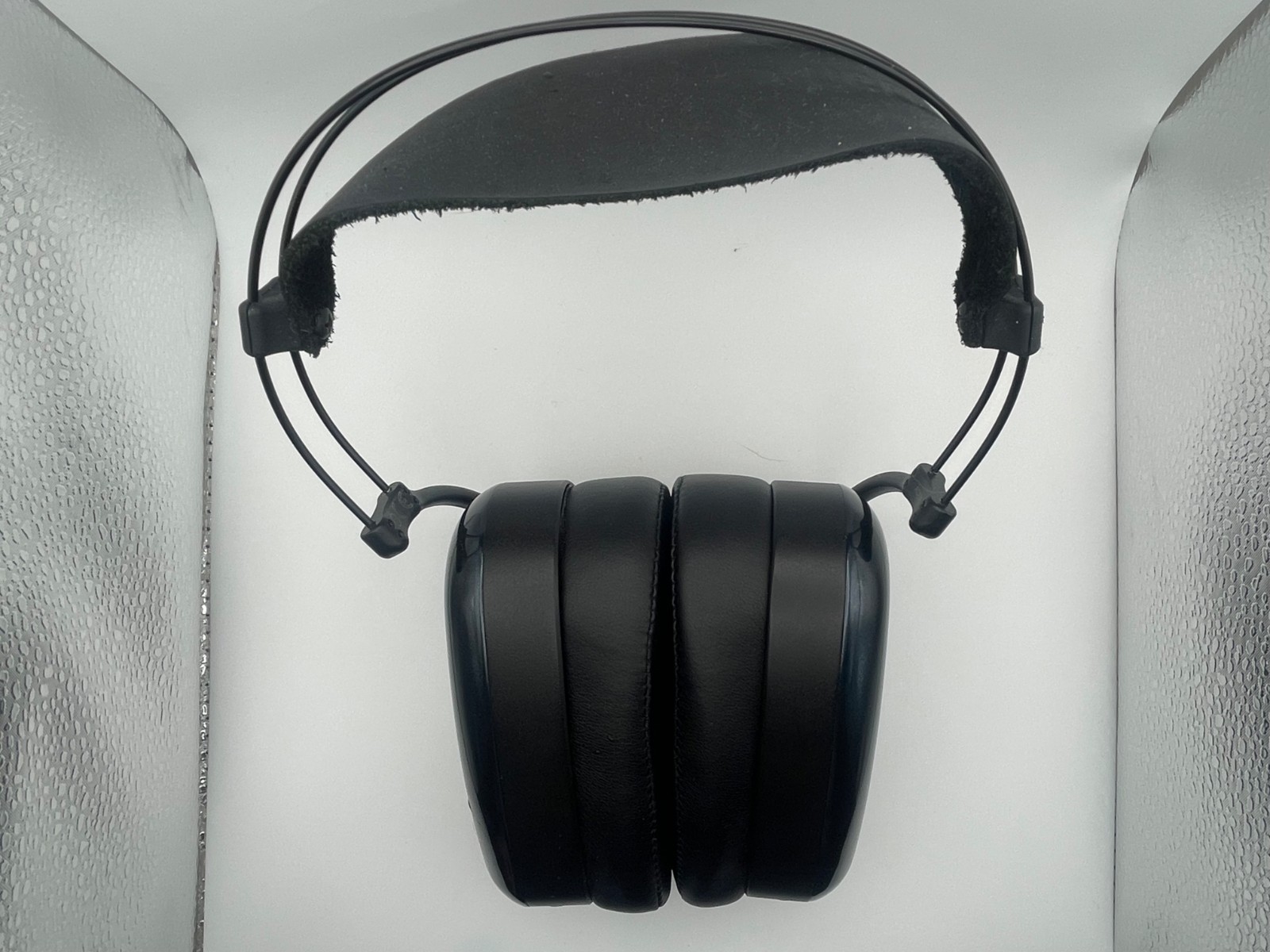 Mr.Speakers Dan Clark Aeon Flow Closed Back Headphones Black w/Box Used