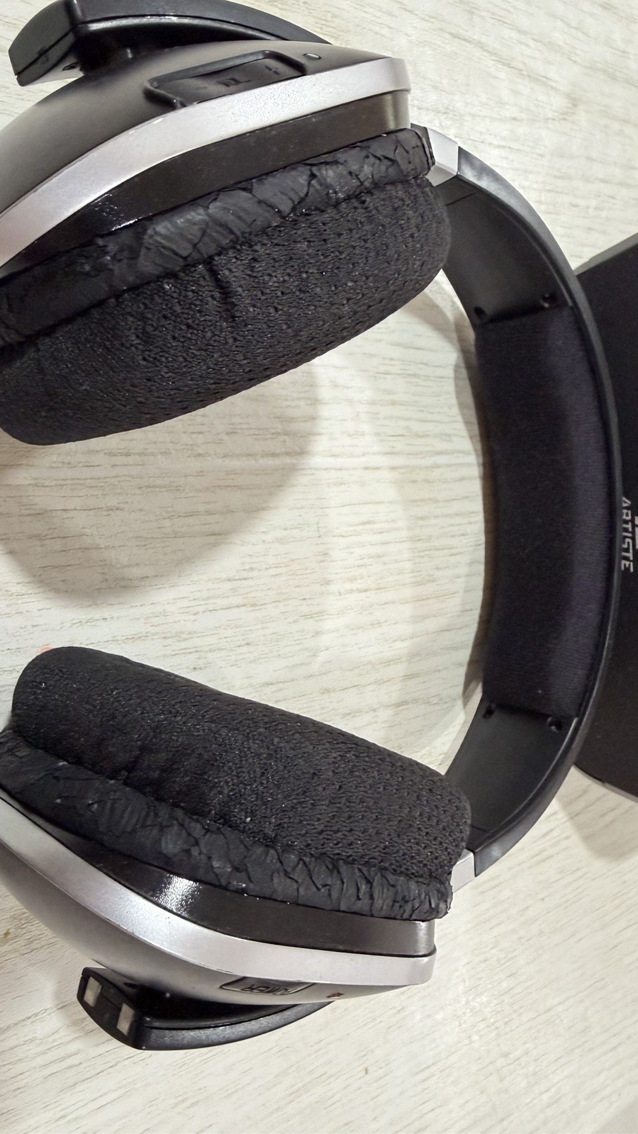 ARTISTE ADH300 2.4GHz RF Wireless Stereo Headphones w/ Charging Base for TV